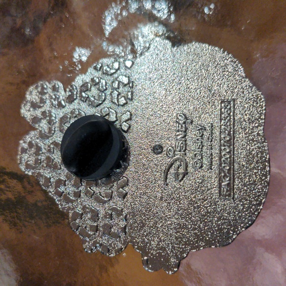 Snow White Loungefly Pin - Picture 2 of 2